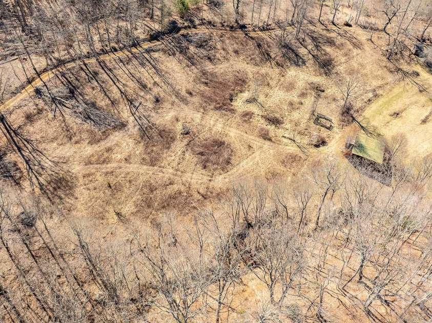 9380 226 Highway, Bakersville, NC 28705.  MLS# CAR4226931, YatesRealty ID 3886. 