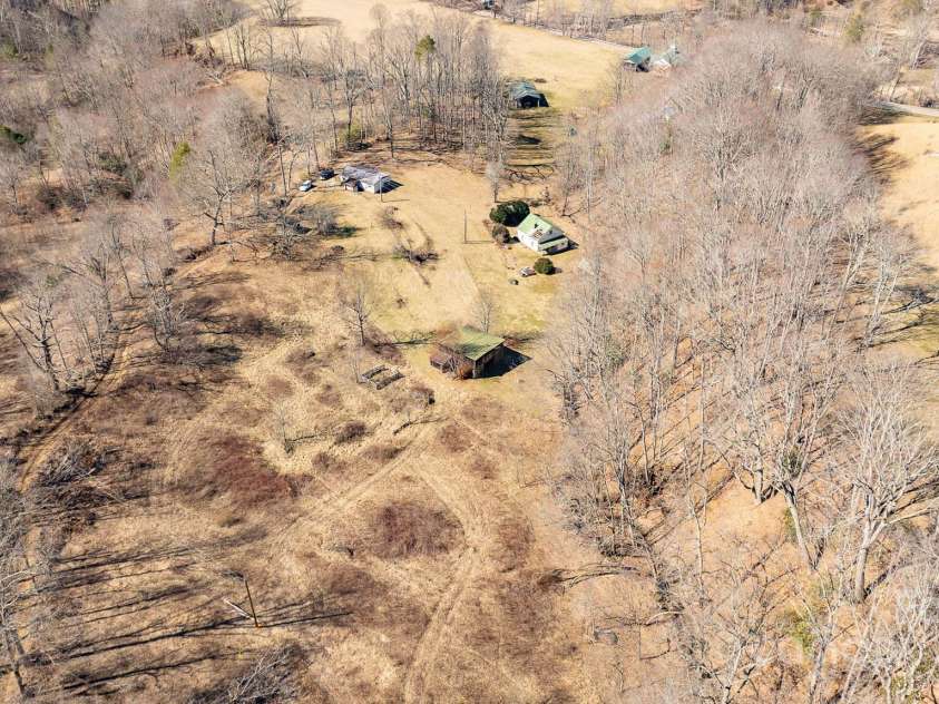 9380 226 Highway, Bakersville, NC 28705.  MLS# CAR4226931, YatesRealty ID 3886. 