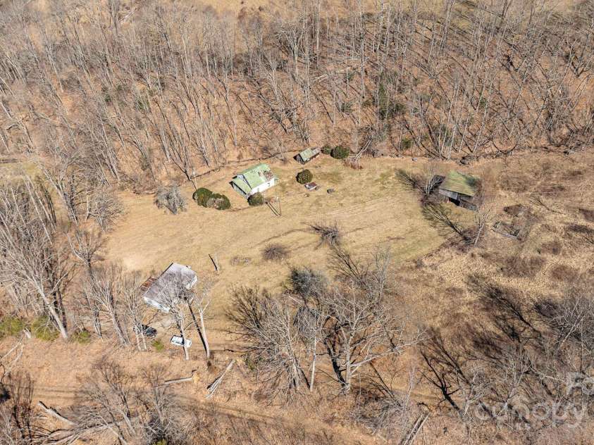 9380 226 Highway, Bakersville, NC 28705.  MLS# CAR4226931, YatesRealty ID 3886. 