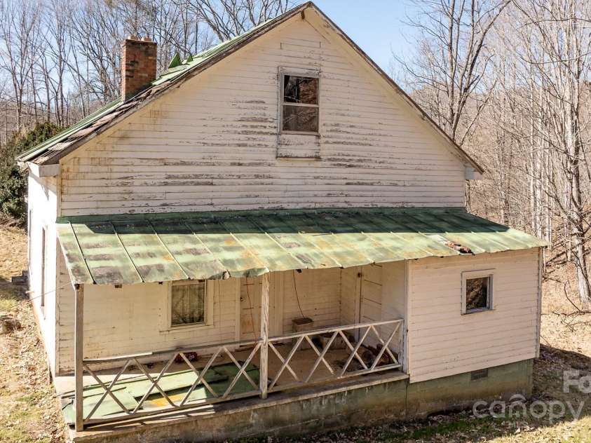 9380 226 Highway, Bakersville, NC 28705.  MLS# CAR4226931, YatesRealty ID 3886. 