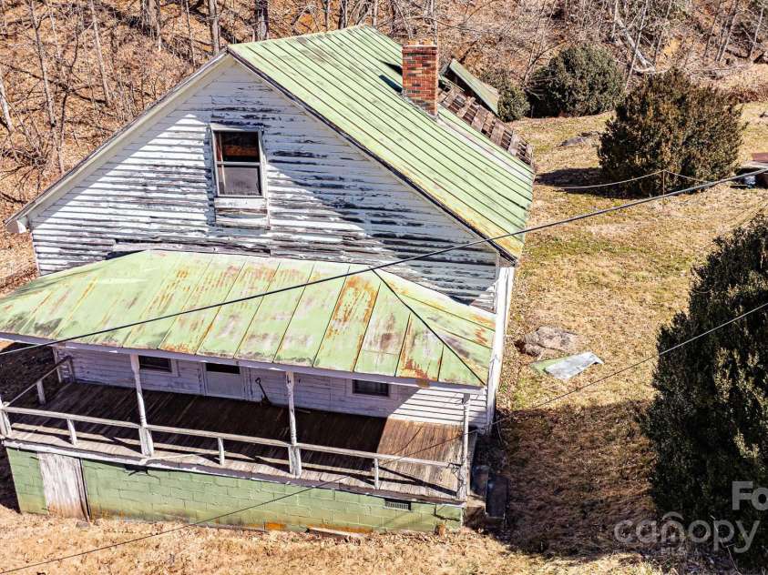 9380 226 Highway, Bakersville, NC 28705.  MLS# CAR4226931, YatesRealty ID 3886. 