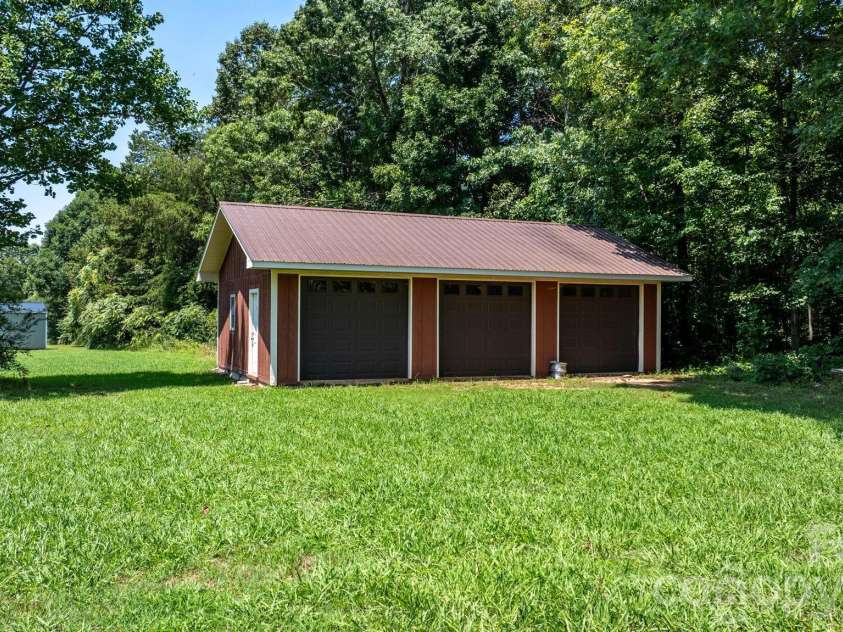 2097 Hermit Trail, Newton, NC 28658.  MLS# CAR4405560, YatesRealty ID 38861. 