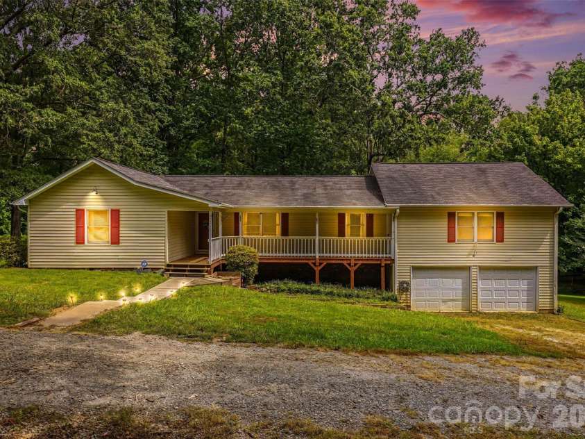 3608 Cowboy Lane, Charlotte, NC 28216.  MLS# CAR4406545, YatesRealty ID 38862. 