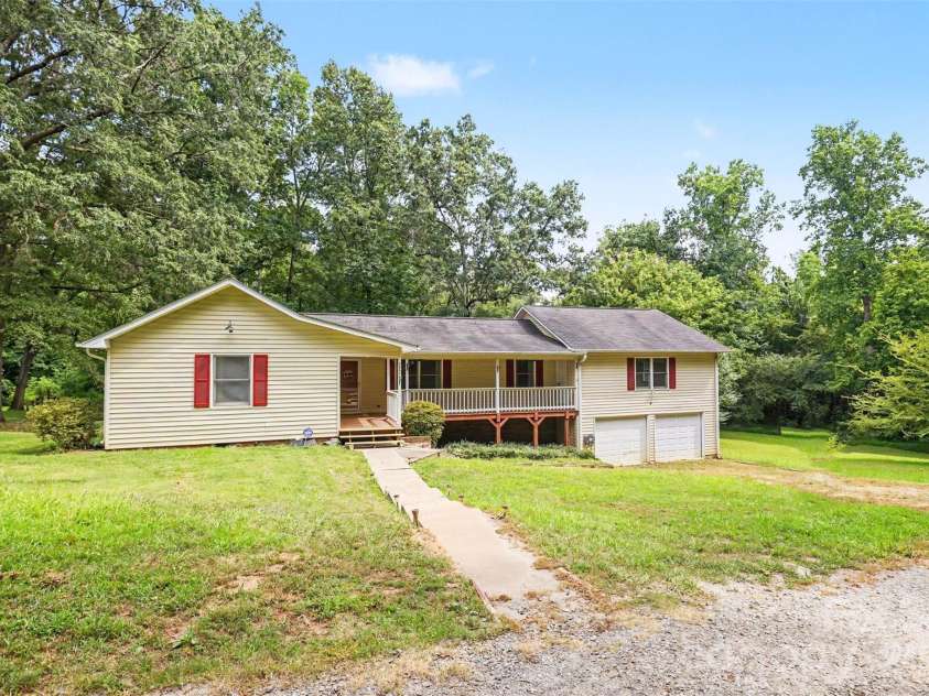3608 Cowboy Lane, Charlotte, NC 28216.  MLS# CAR4406545, YatesRealty ID 38862. 