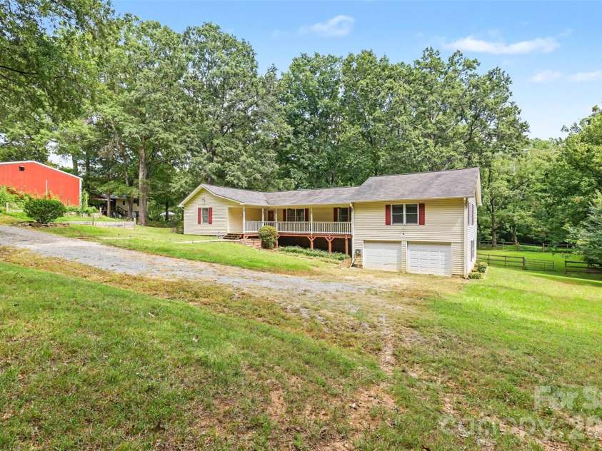 3608 Cowboy Lane, Charlotte, NC 28216.  MLS# CAR4406545, YatesRealty ID 38862. 