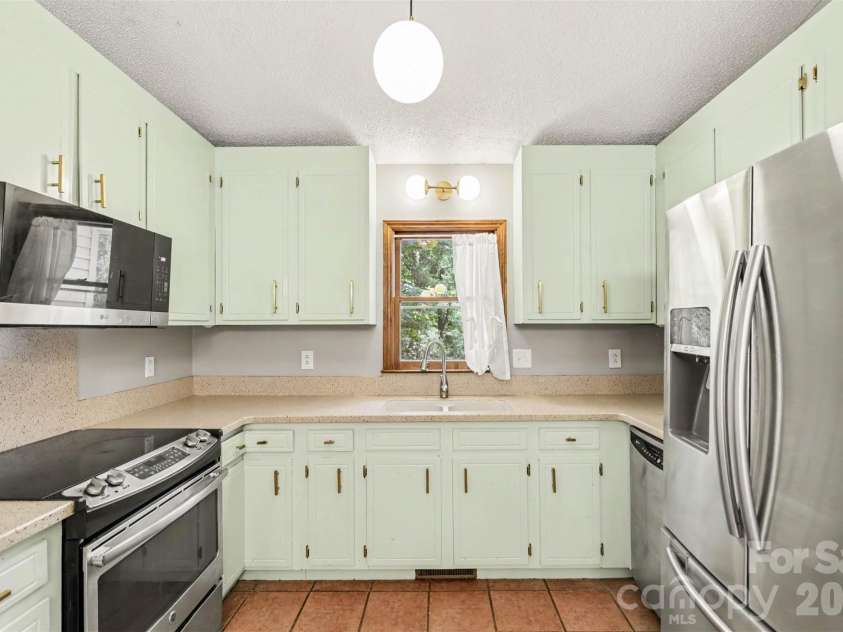 3608 Cowboy Lane, Charlotte, NC 28216.  MLS# CAR4406545, YatesRealty ID 38862. 