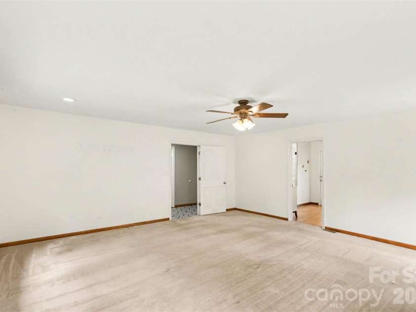 3608 Cowboy Lane, Charlotte, NC 28216.  MLS# CAR4406545, YatesRealty ID 38862. 
