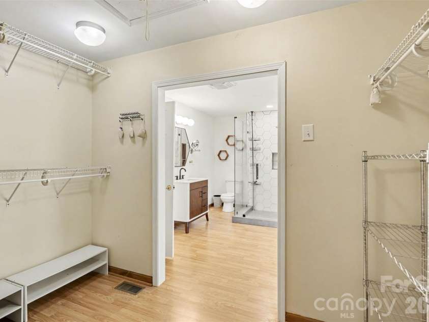 3608 Cowboy Lane, Charlotte, NC 28216.  MLS# CAR4406545, YatesRealty ID 38862. 
