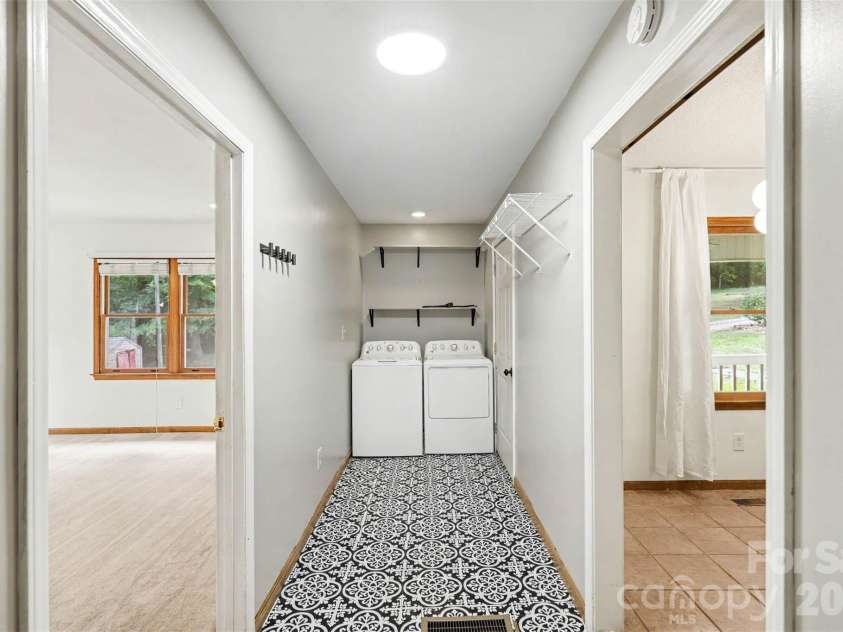 3608 Cowboy Lane, Charlotte, NC 28216.  MLS# CAR4406545, YatesRealty ID 38862. 
