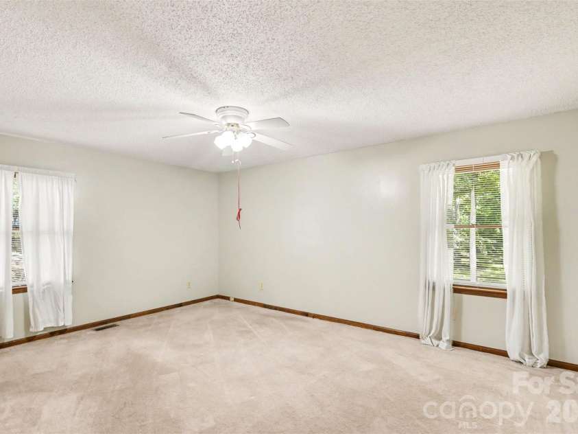 3608 Cowboy Lane, Charlotte, NC 28216.  MLS# CAR4406545, YatesRealty ID 38862. 