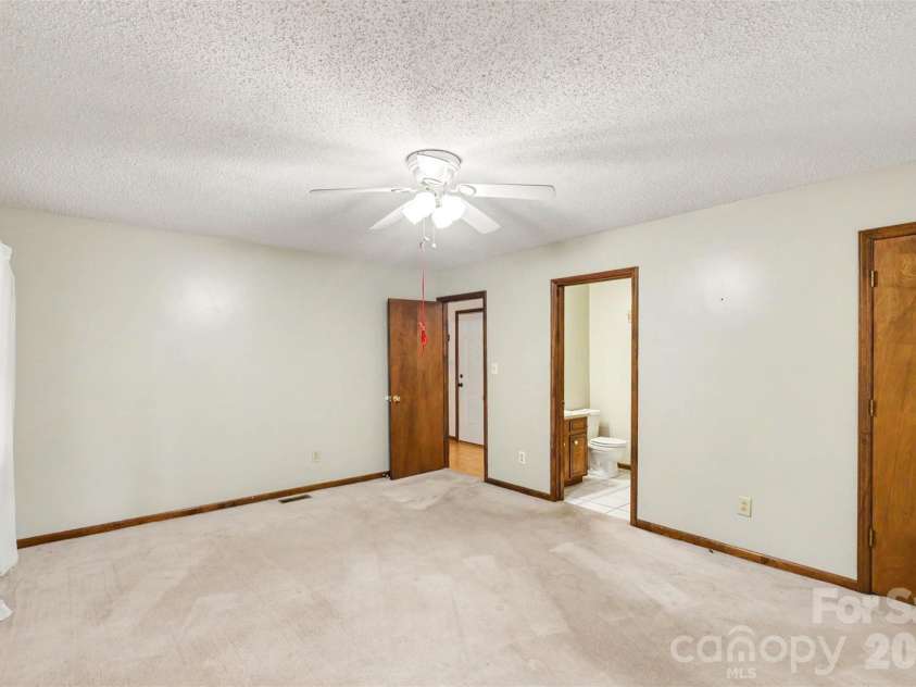 3608 Cowboy Lane, Charlotte, NC 28216.  MLS# CAR4406545, YatesRealty ID 38862. 