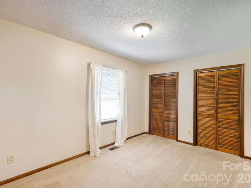 3608 Cowboy Lane, Charlotte, NC 28216.  MLS# CAR4406545, YatesRealty ID 38862. 