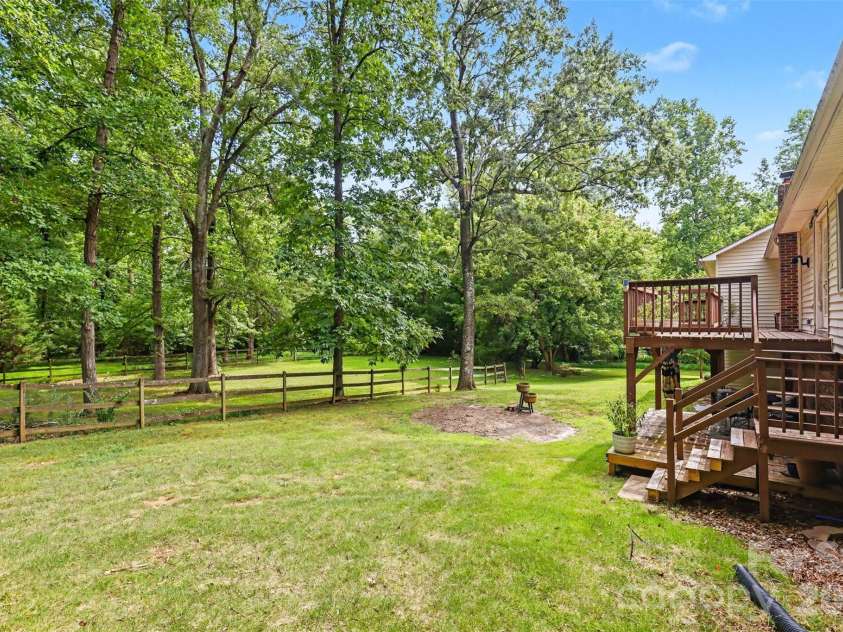 3608 Cowboy Lane, Charlotte, NC 28216.  MLS# CAR4406545, YatesRealty ID 38862. 