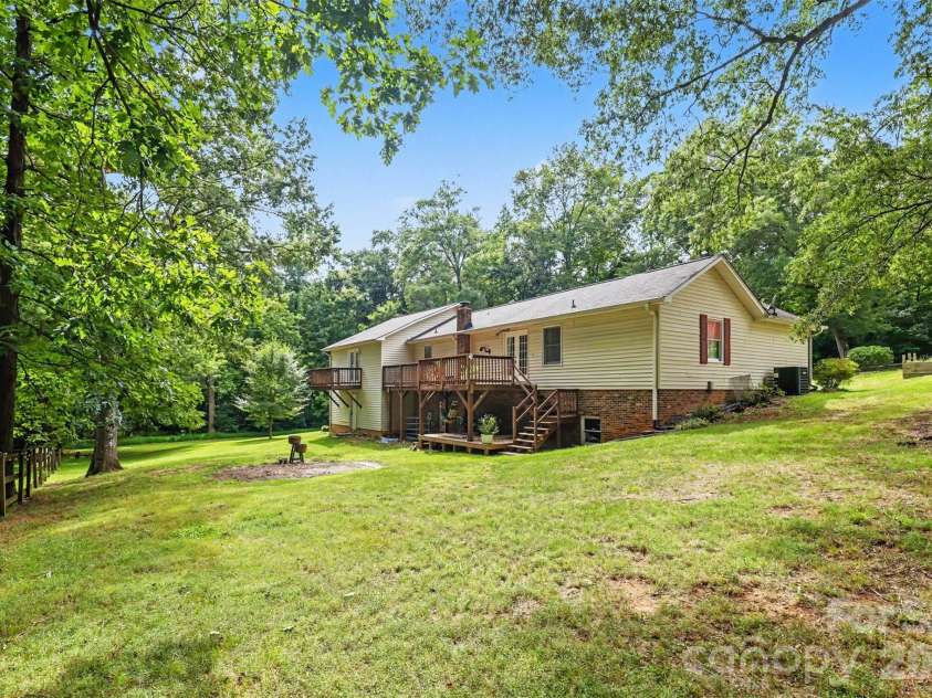 3608 Cowboy Lane, Charlotte, NC 28216.  MLS# CAR4406545, YatesRealty ID 38862. 