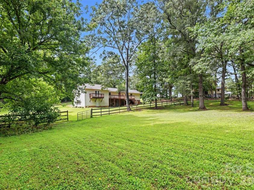 3608 Cowboy Lane, Charlotte, NC 28216.  MLS# CAR4406545, YatesRealty ID 38862. 