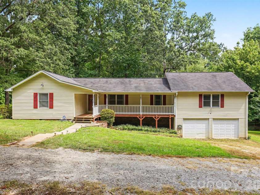3608 Cowboy Lane, Charlotte, NC 28216.  MLS# CAR4406545, YatesRealty ID 38862. 