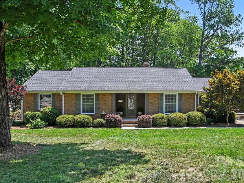 4323 Emory Lane, Charlotte, NC 28211.  MLS# CAR4402642, YatesRealty ID 38863. 