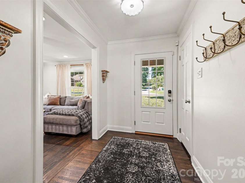 4323 Emory Lane, Charlotte, NC 28211.  MLS# CAR4402642, YatesRealty ID 38863. 