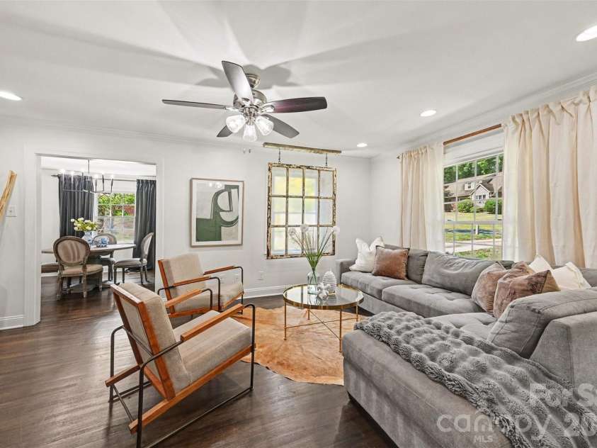 4323 Emory Lane, Charlotte, NC 28211.  MLS# CAR4402642, YatesRealty ID 38863. 