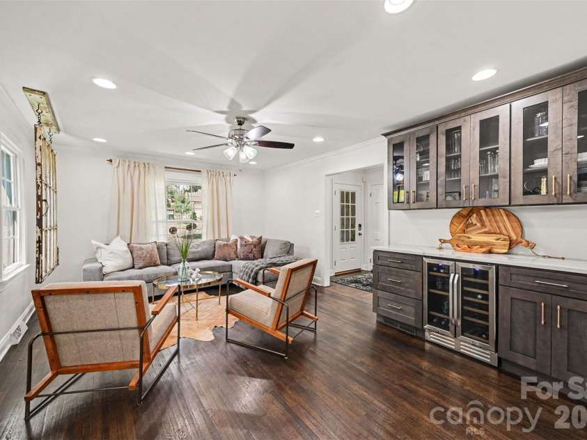 4323 Emory Lane, Charlotte, NC 28211.  MLS# CAR4402642, YatesRealty ID 38863. 
