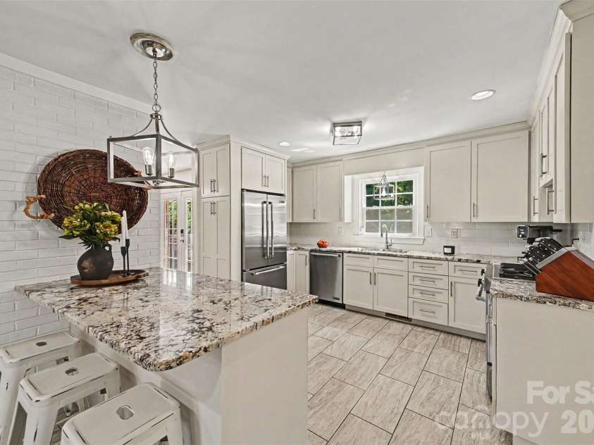 4323 Emory Lane, Charlotte, NC 28211.  MLS# CAR4402642, YatesRealty ID 38863. 