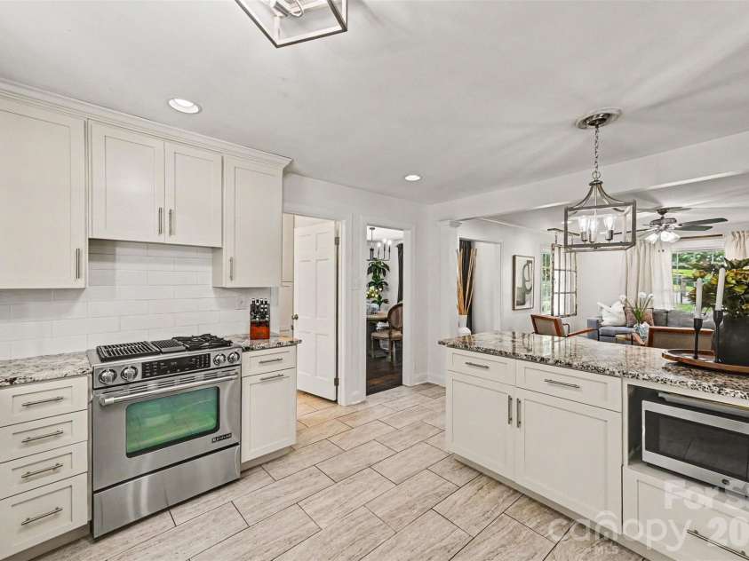 4323 Emory Lane, Charlotte, NC 28211.  MLS# CAR4402642, YatesRealty ID 38863. 
