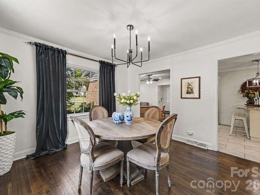 4323 Emory Lane, Charlotte, NC 28211.  MLS# CAR4402642, YatesRealty ID 38863. 
