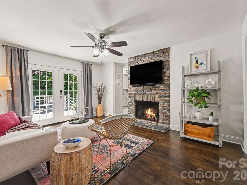 4323 Emory Lane, Charlotte, NC 28211.  MLS# CAR4402642, YatesRealty ID 38863. 