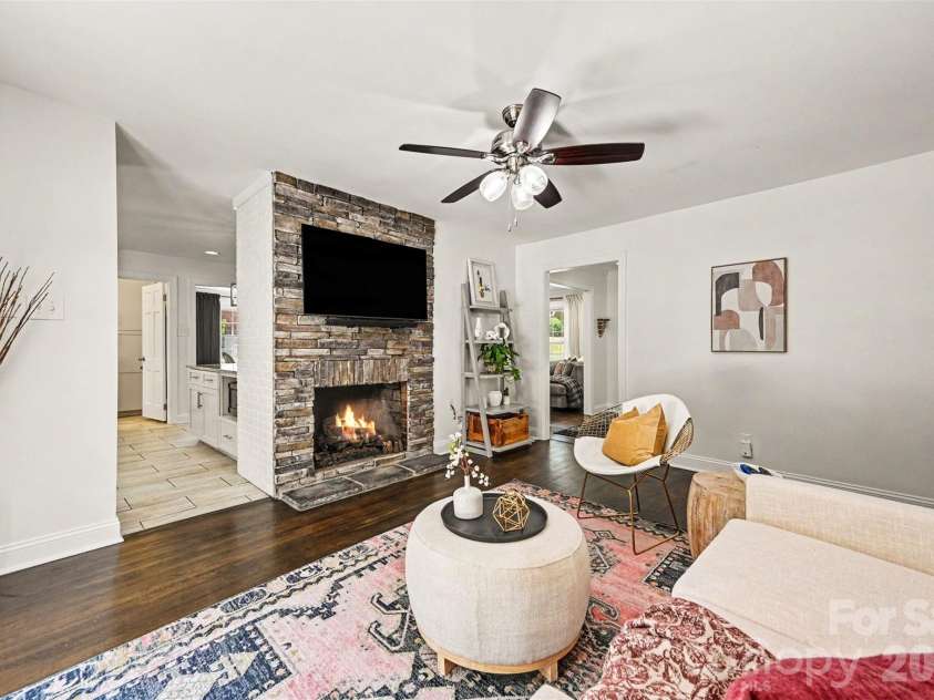4323 Emory Lane, Charlotte, NC 28211.  MLS# CAR4402642, YatesRealty ID 38863. 