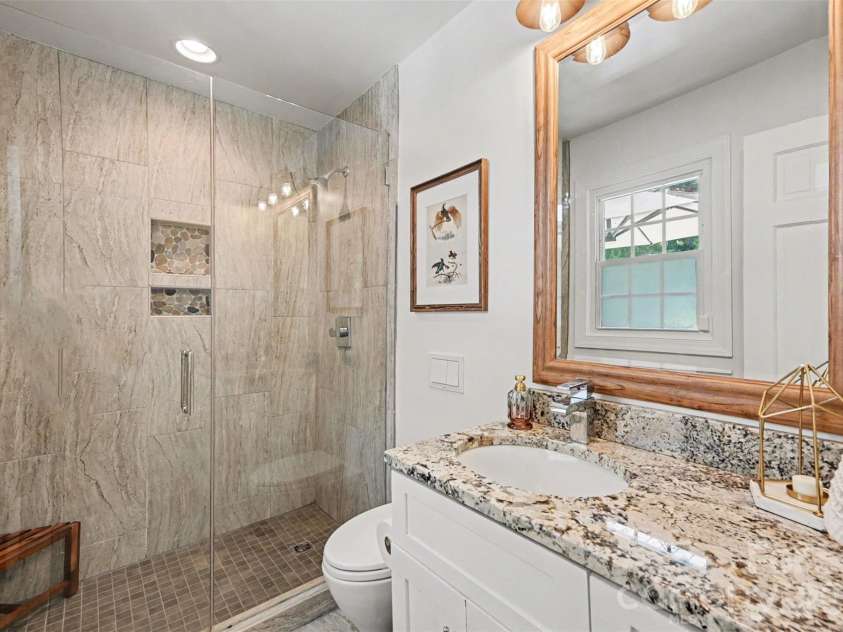4323 Emory Lane, Charlotte, NC 28211.  MLS# CAR4402642, YatesRealty ID 38863. 