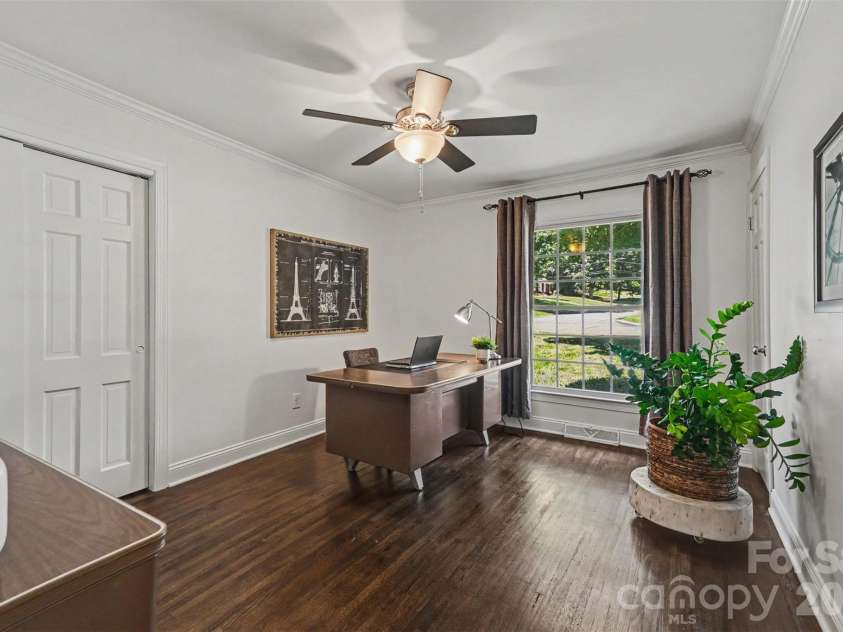 4323 Emory Lane, Charlotte, NC 28211.  MLS# CAR4402642, YatesRealty ID 38863. 