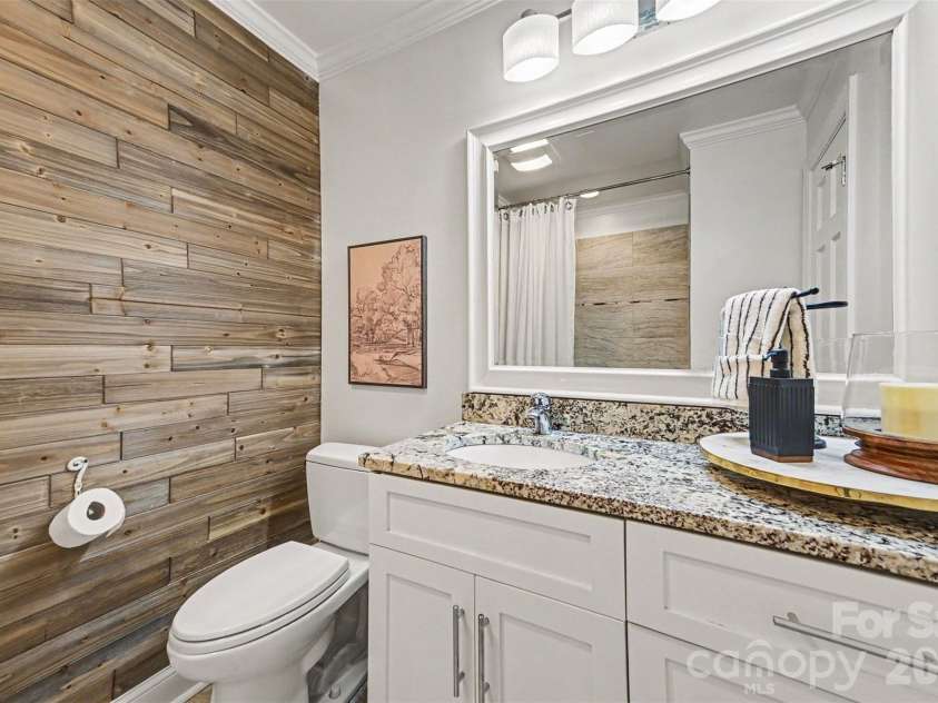 4323 Emory Lane, Charlotte, NC 28211.  MLS# CAR4402642, YatesRealty ID 38863. 