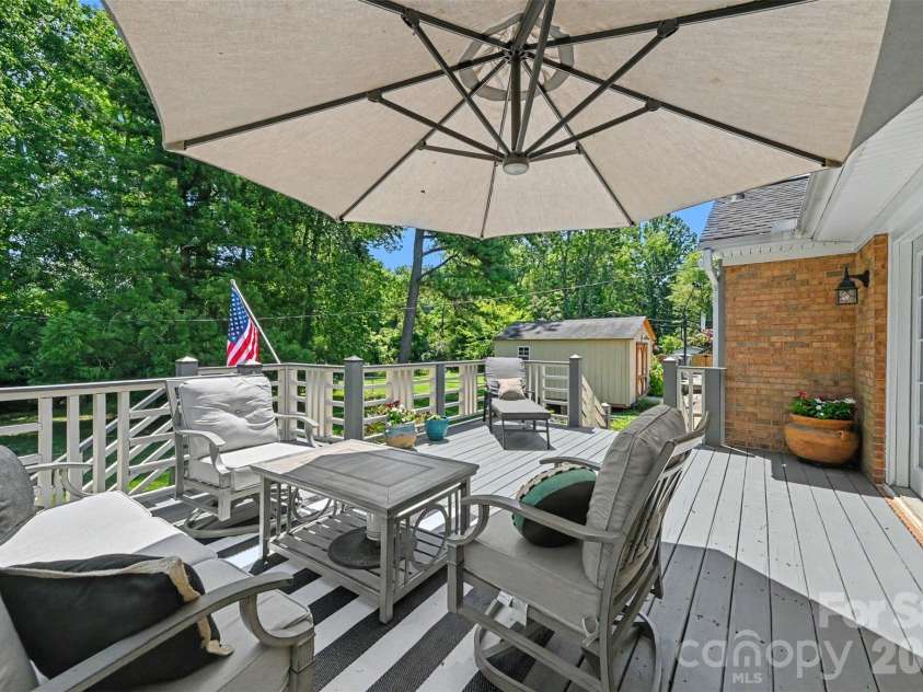 4323 Emory Lane, Charlotte, NC 28211.  MLS# CAR4402642, YatesRealty ID 38863. 