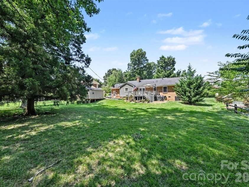 4323 Emory Lane, Charlotte, NC 28211.  MLS# CAR4402642, YatesRealty ID 38863. 