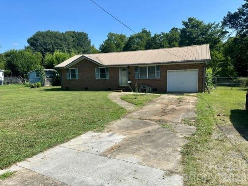 912 Old Hickory Grove Road, Mount Holly, NC 28120.  MLS# CAR4380280, YatesRealty ID 38864. 