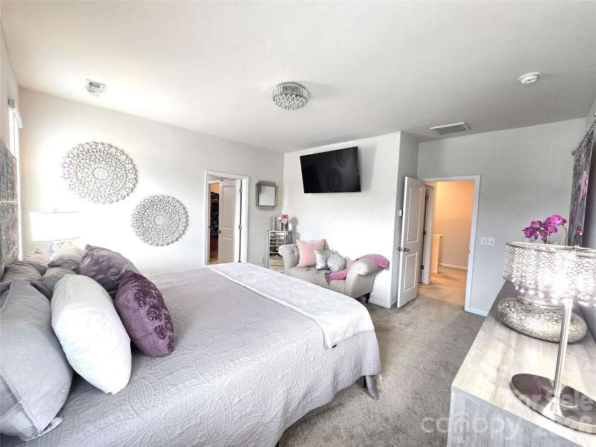 5023 American Bittern Lane, Charlotte, NC 28214.  MLS# CAR4394440, YatesRealty ID 38867. 