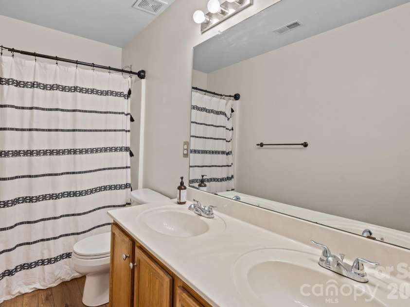 257 Notable Lane, Rock Hill, SC 29732.  MLS# CAR4340187, YatesRealty ID 3887. Bathroom full upstairs
