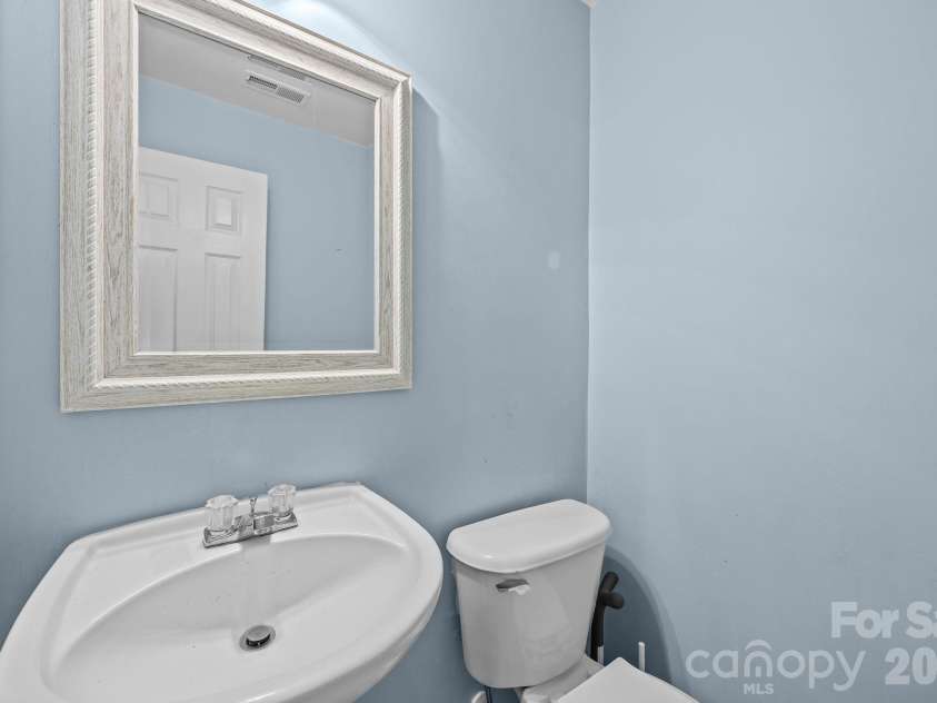 257 Notable Lane, Rock Hill, SC 29732.  MLS# CAR4340187, YatesRealty ID 3887. Half bath down