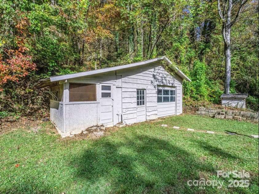 3016 US 176 Highway, Tryon, NC 28782.  MLS# CAR4262723, YatesRealty ID 3887. 