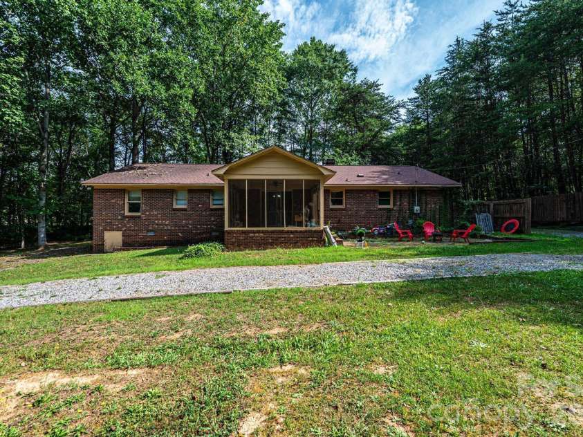 1113 Ponderosa Road, Lincolnton, NC 28092.  MLS# CAR4405562, YatesRealty ID 38871. 