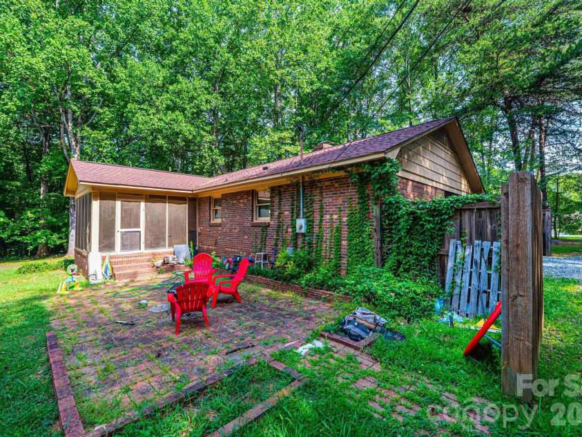 1113 Ponderosa Road, Lincolnton, NC 28092.  MLS# CAR4405562, YatesRealty ID 38871. 