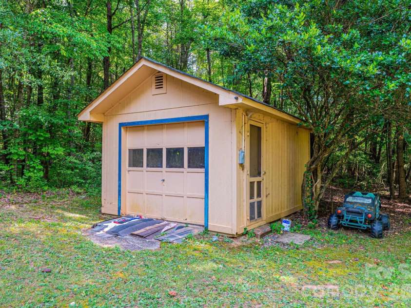 1113 Ponderosa Road, Lincolnton, NC 28092.  MLS# CAR4405562, YatesRealty ID 38871. 