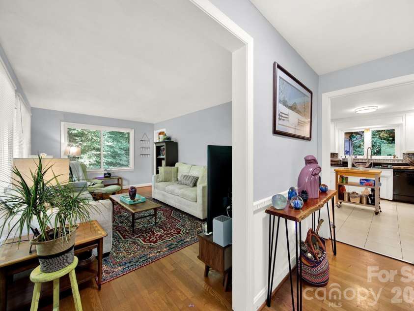 2311 Laurelwood Circle, Charlotte, NC 28214.  MLS# CAR4401523, YatesRealty ID 38874. 