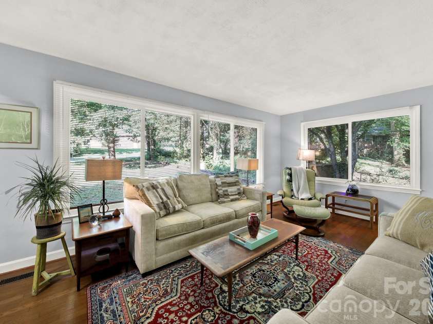 2311 Laurelwood Circle, Charlotte, NC 28214.  MLS# CAR4401523, YatesRealty ID 38874. 