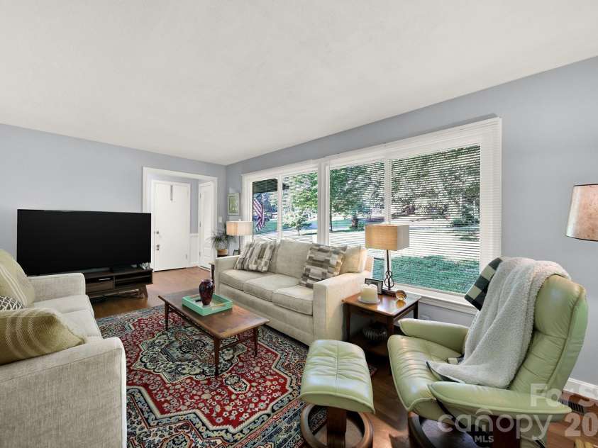 2311 Laurelwood Circle, Charlotte, NC 28214.  MLS# CAR4401523, YatesRealty ID 38874. 