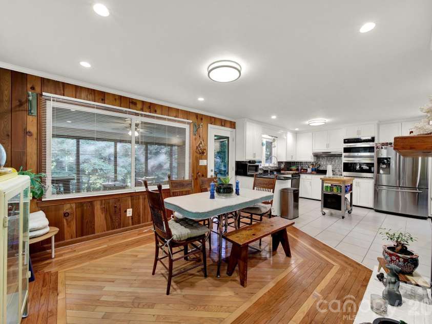 2311 Laurelwood Circle, Charlotte, NC 28214.  MLS# CAR4401523, YatesRealty ID 38874. 