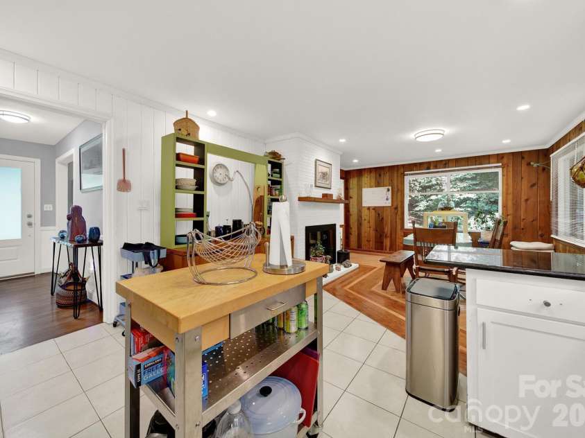 2311 Laurelwood Circle, Charlotte, NC 28214.  MLS# CAR4401523, YatesRealty ID 38874. 