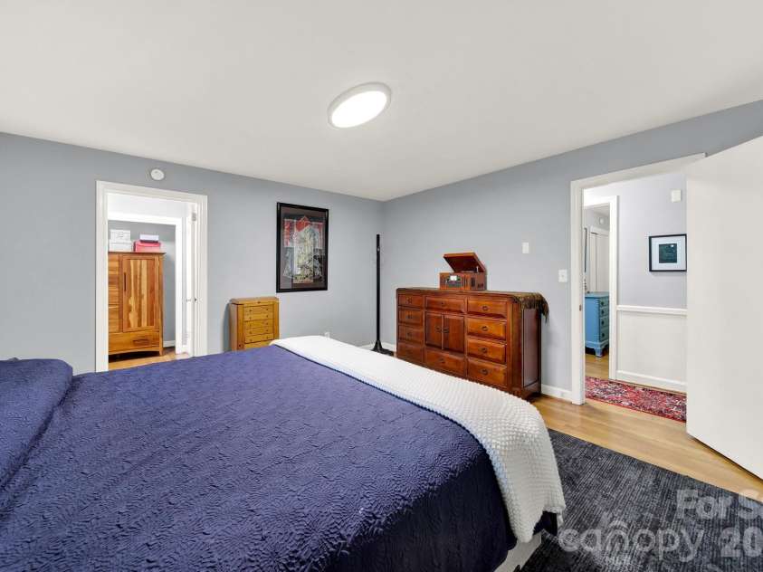 2311 Laurelwood Circle, Charlotte, NC 28214.  MLS# CAR4401523, YatesRealty ID 38874. 