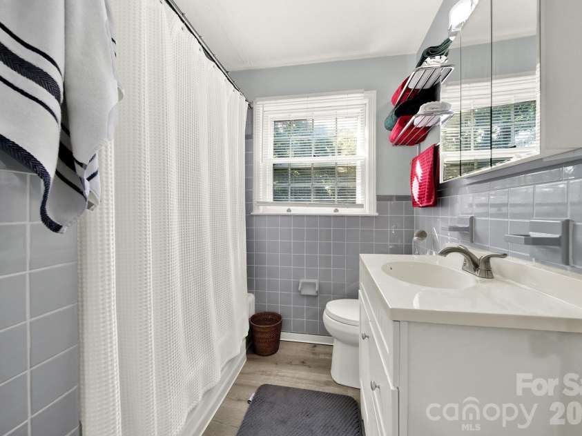 2311 Laurelwood Circle, Charlotte, NC 28214.  MLS# CAR4401523, YatesRealty ID 38874. 