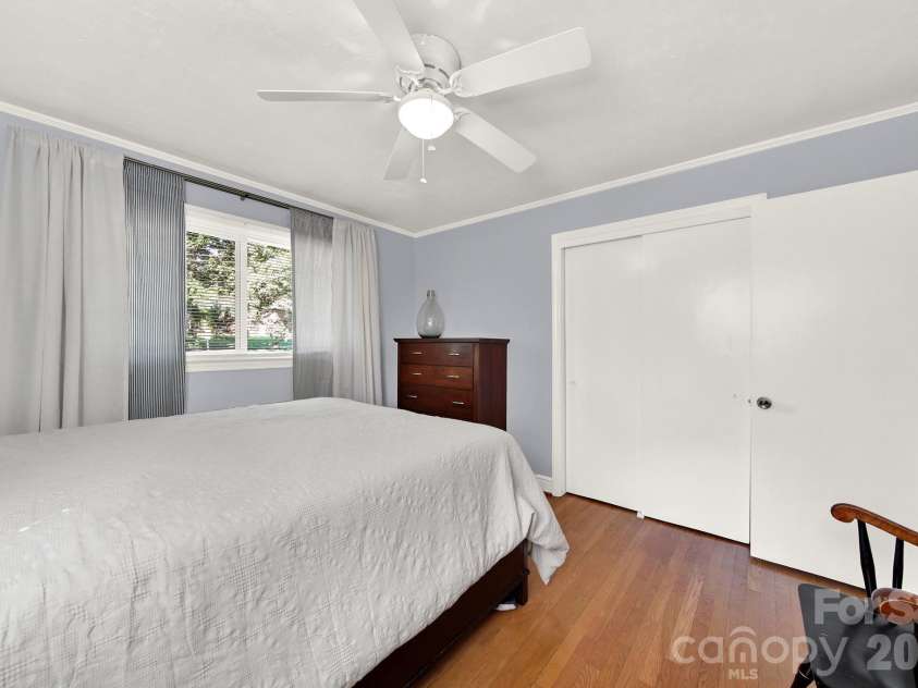 2311 Laurelwood Circle, Charlotte, NC 28214.  MLS# CAR4401523, YatesRealty ID 38874. 
